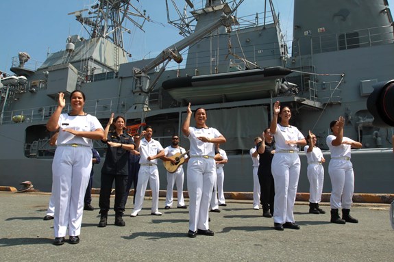 Tàu Hải quân Hoàng gia New Zealand thăm TP Hồ Chí Minh